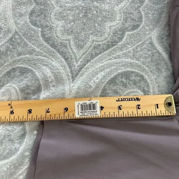 Womens Lululemon Commission Classic-Fit Short - Picture 6 of 6